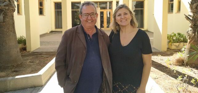 La magistrada Pilar Barrado (derecha) junto al presidente comarcal y vicepresidente auton&oacute;mico de Cruz Roja, Gerardo Santana Cazorla. Cedida a Canarias Ahora