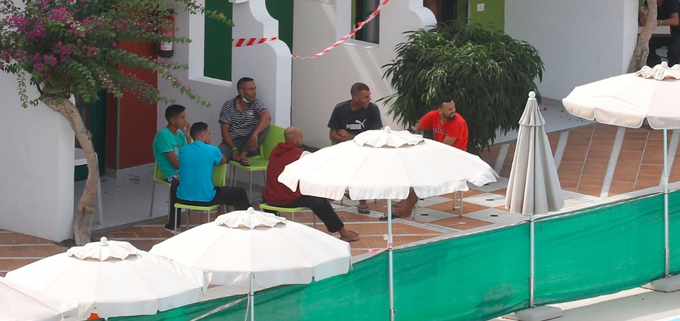 Inmigrantes en un hotel del sur | EFE