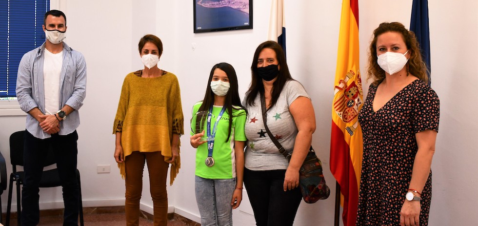Reconocimiento a Astrid Alcaráz