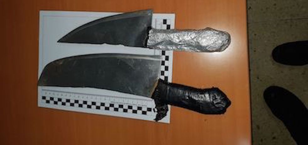Cuchillos de grandes dimensiones -y de fabricación casera y hojas de entre 21,5 y 25 centímetros. TIEMPO DE CANARIAS