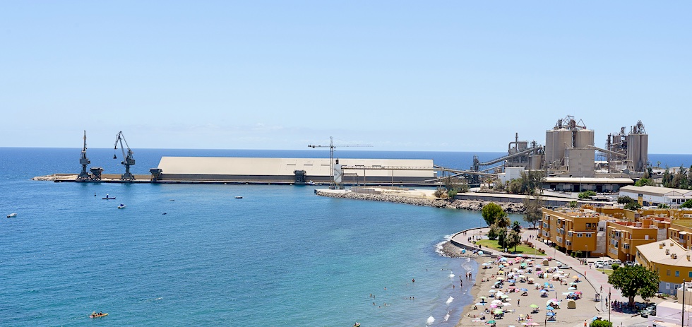 Puerto, fábrica y playa de El Pajar. Foto: MASPALOMAS AHORA
