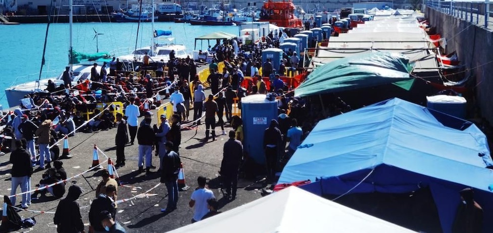 Panorámica parcial del campamento del muelle de Arguineguín durante noviembre de 2020.
