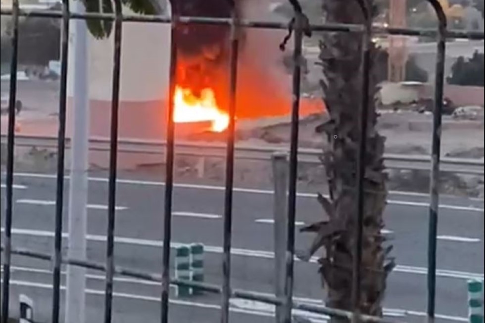 Incendio en la trasera del Mercado Municipal de Maspalomas. FOTO: MASPALOMAS AHORA