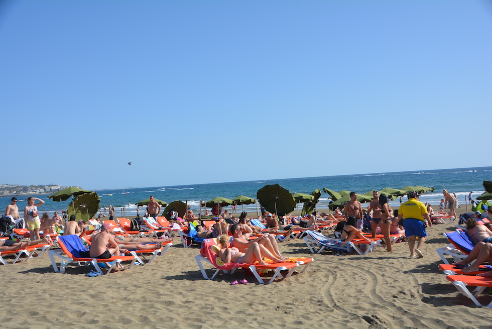 Turistas en Playa del Inglés. MASPALOMAS AHORA