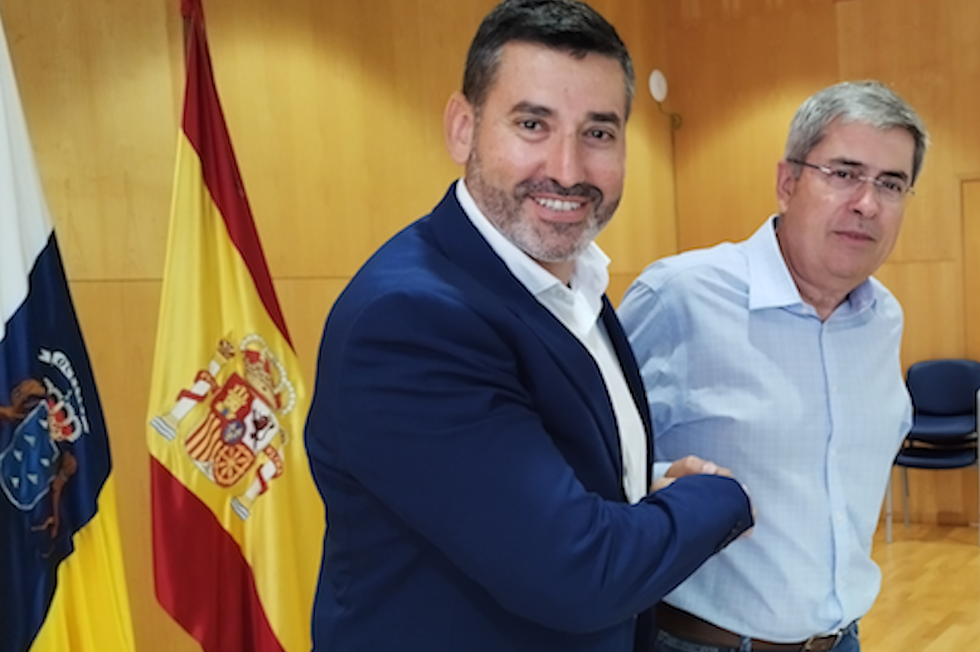 Alejandro Marichal y Marco Aurelio Pérez durante la firma del pacto en Junio.