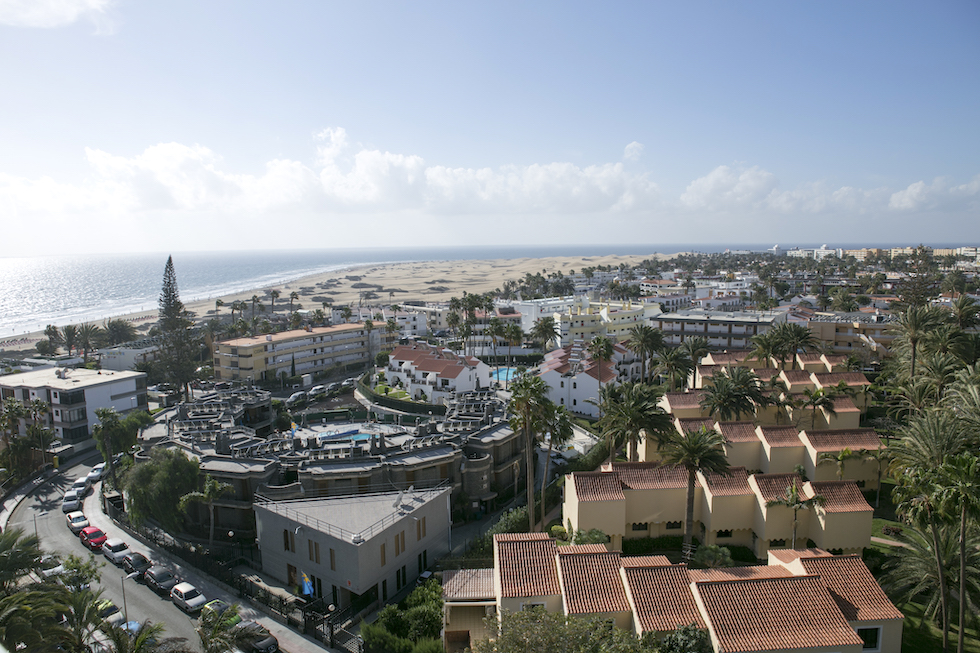 Vistas a Playa del Inglés, ocupación de hoteles y apartamentos. Imagen de archivo