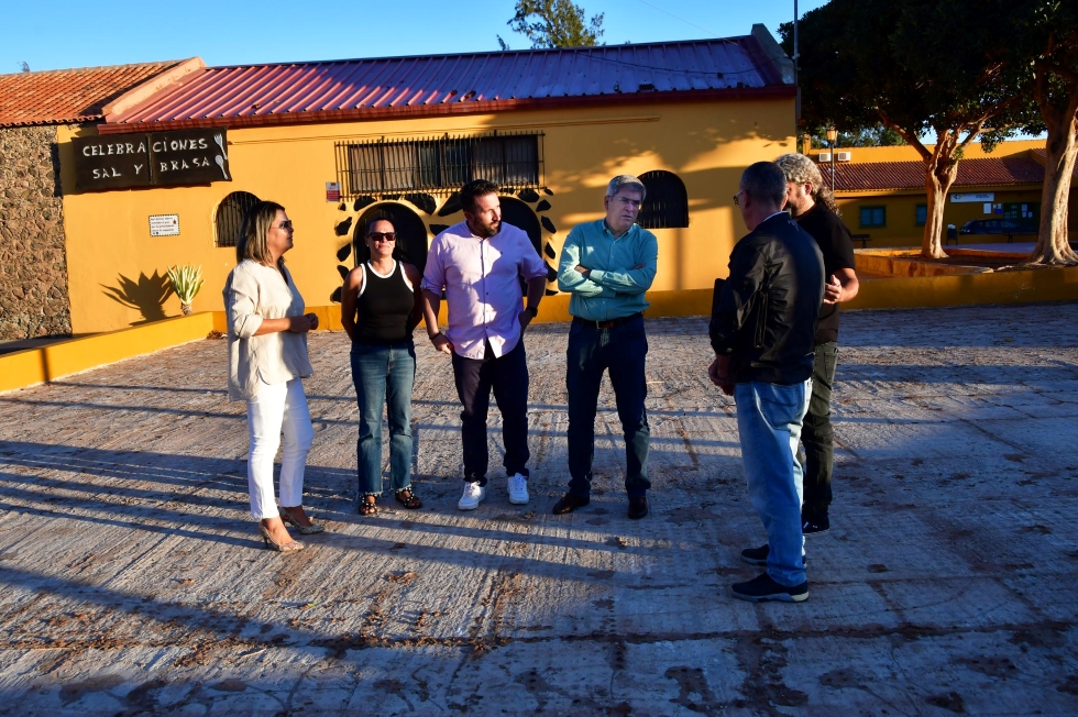 Visita del grupo de gobierno a la zona del nuevo parque infantil de Juan Grande