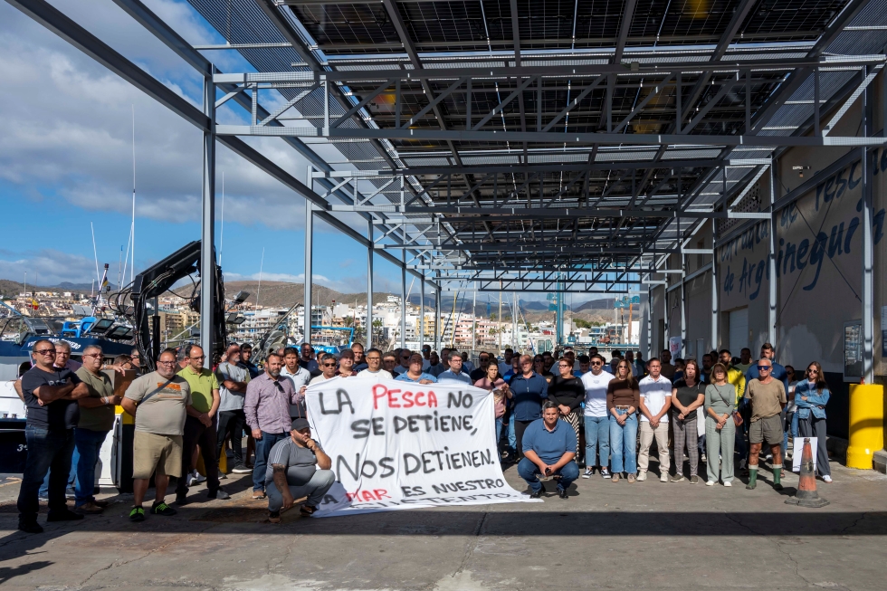 Concentraci&oacute;n en el Muelle de Arguinegu&iacute;n | Maspalomas Ahora
