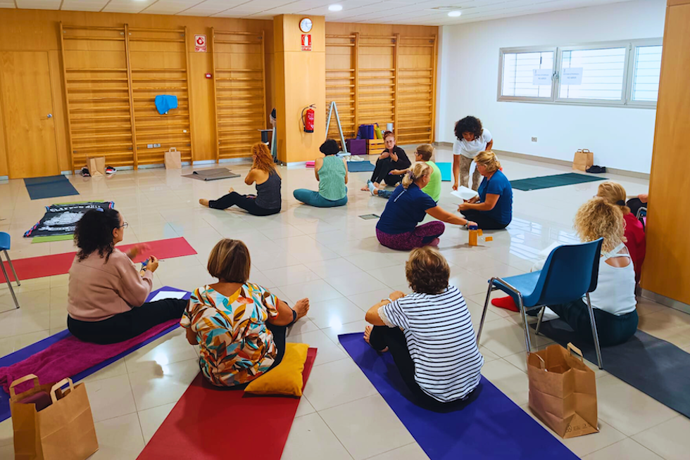 Asistentes en el taller de yoga