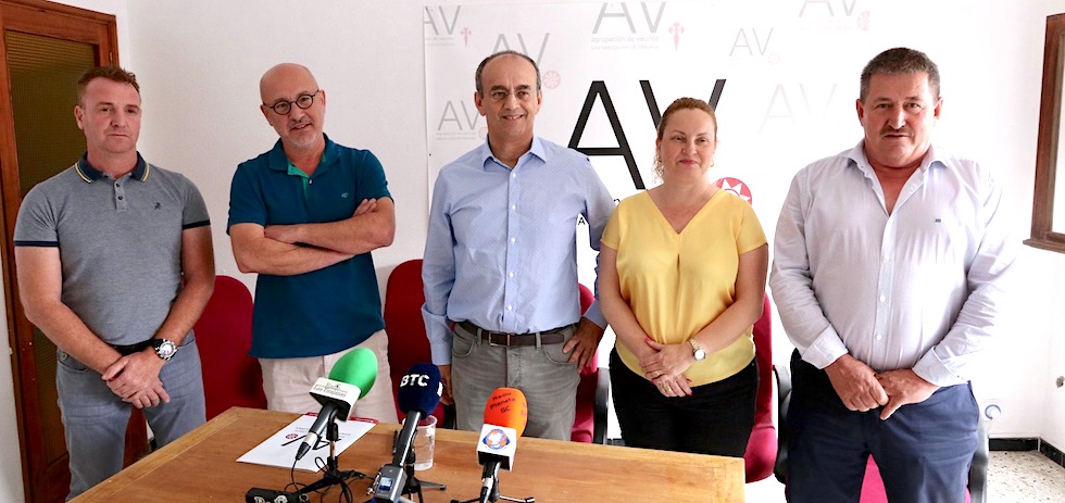 De izquierda a la derecha, Rubén Bordón, Jacinto Reyes, Manuel Hernández, Lucía y Jose Luis Araña. JULIÁN REYES