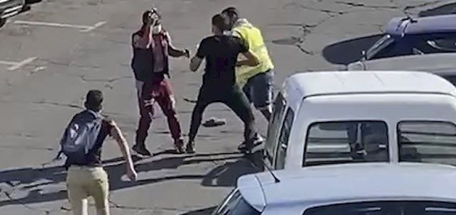 un grupo de magrebíes comienzan a agredirse unos a otros. Archivo