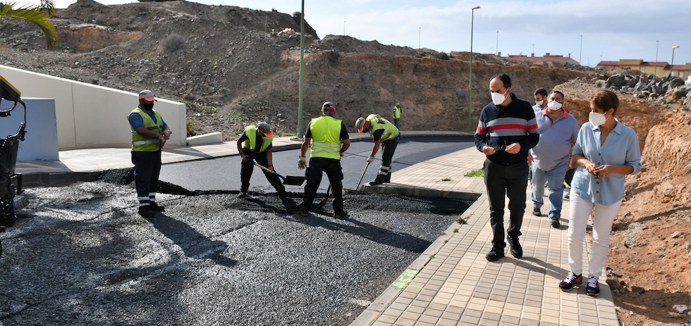 Obras de asfaltado en Loma de Pino Seco