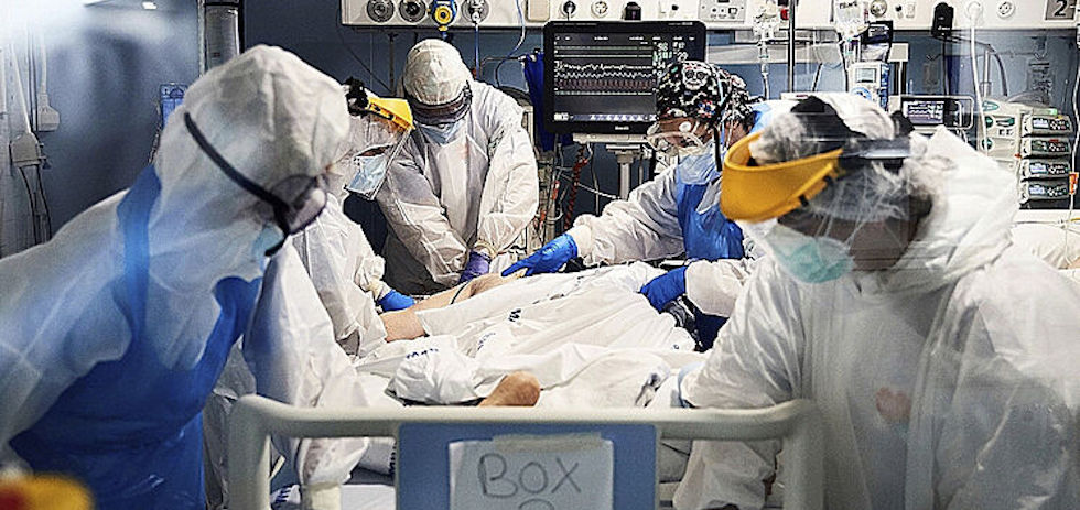 Pacientes en UCI. EFE