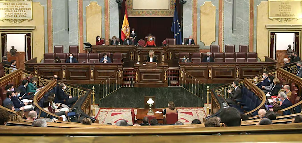 La vicepresidenta segunda y ministra de Trabajo y Economía Social del gobierno de España, Yolanda Díaz, defiende el real decreto-ley por el que se adoptan medidas urgentes para la reforma laboral el jueves 3 de febrero de 2022. Congre