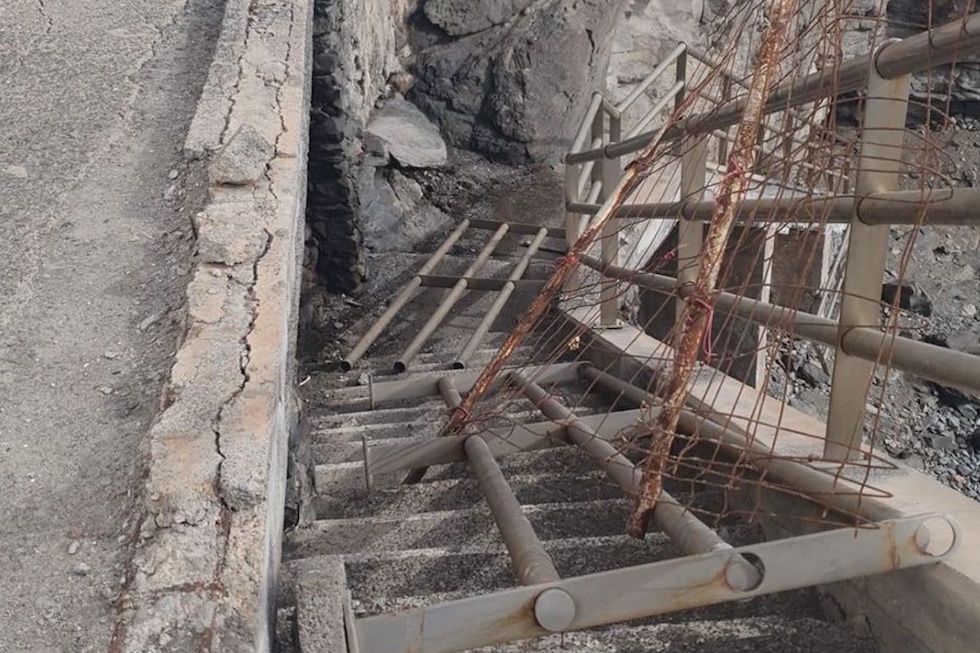 Escalera de acceso a la playa del Pirata | MASPALOMAS AHORA