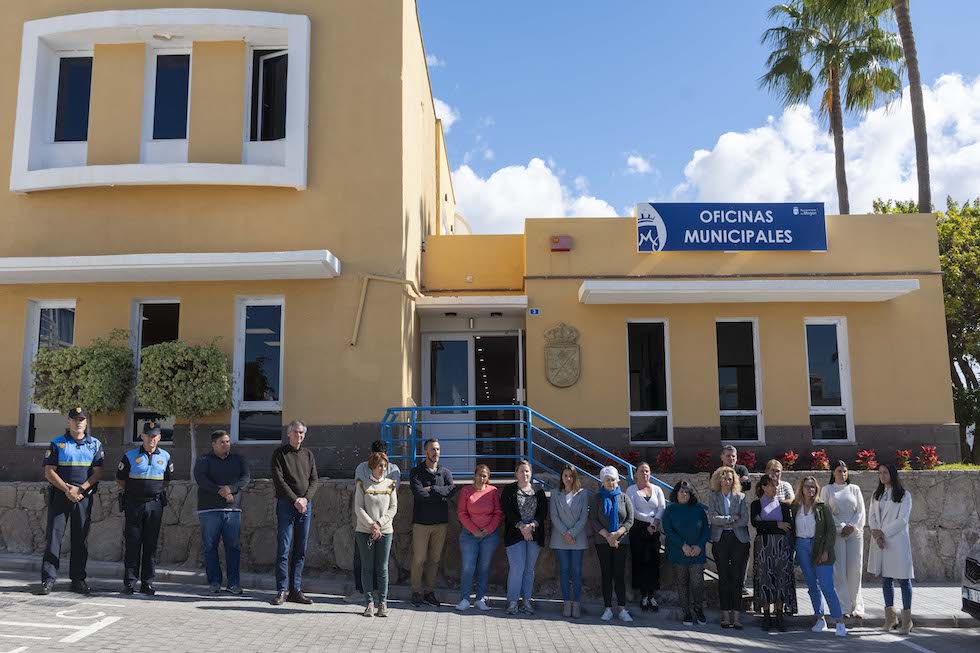 Concentracion silenciosa Oficinas Municipales  de Arguineguín (con la alcaldesa de Mogán