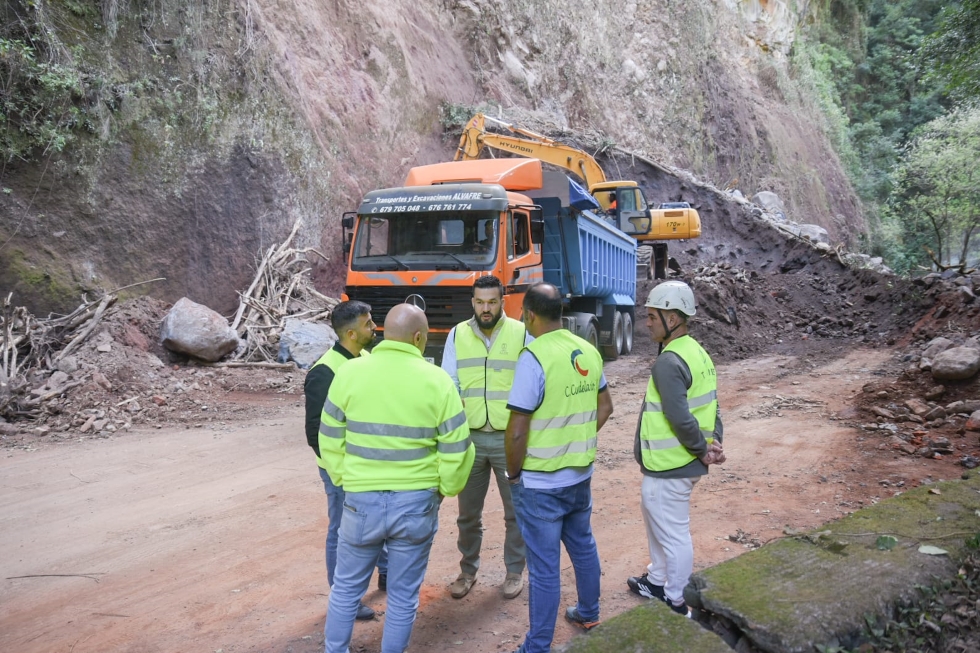 Trabajos de emergencia para restablecer el acceso a Los Tilos