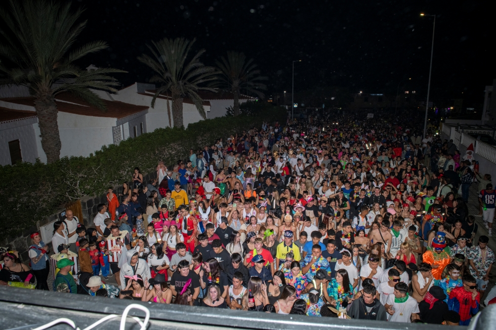 Multitud en la cabalgata de Mogán
