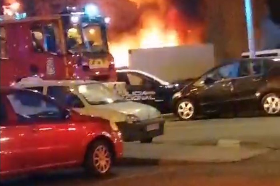 Incendio en el punto limpio de la calle Alcalde José Santos González