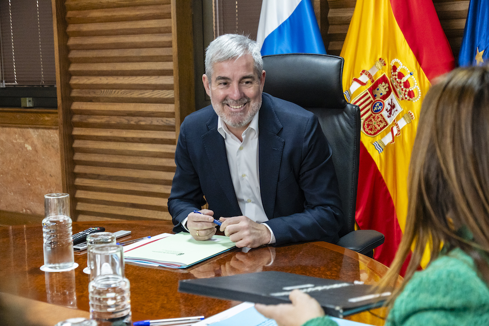 Canarias estudia poner límites a la compra de viviendas por extranjeros