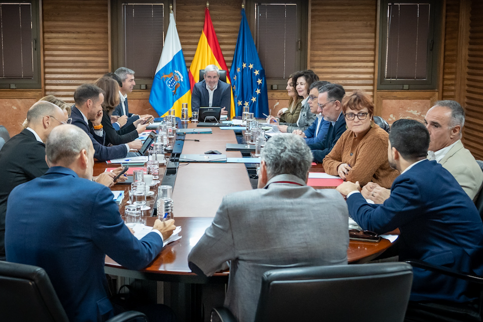 Canarias empieza a redactar su primera ley propia para ordenar y proteger la costa