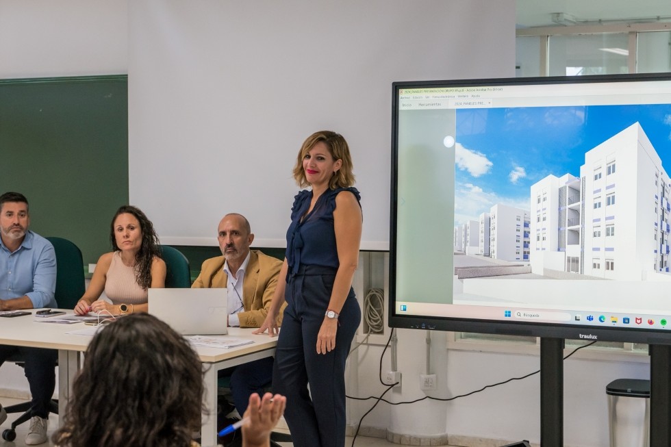 Luc&iacute;a Jim&eacute;nez y Alejandro Marichal presentan un proyecto junto a parte del equipo de Gesvisur | Maspalomas Ahora
