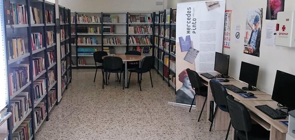 Nuevo mobiliario de la biblioteca municipal de Mog&aacute;n