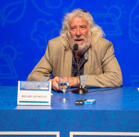 Michael Reynolds, Creador y Fundador de Earthship Biotecture: &ldquo;La Bio-Arquitectura&rdquo; es un modelo sostenible que permite vivir en equilibrio con la naturaleza&rdquo;