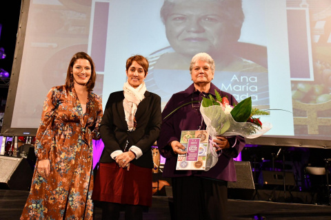 Tania Alonso, Onalia Bueno y la h omenajeada Ana María Quesada