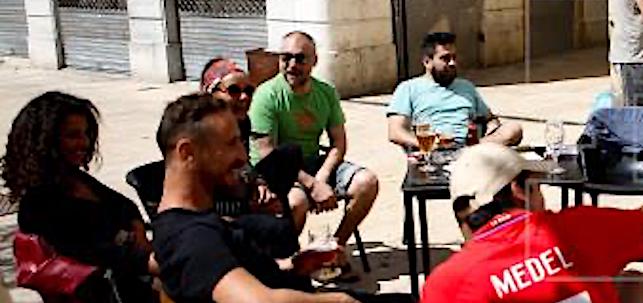 Reunion entre no convivientes. EFE