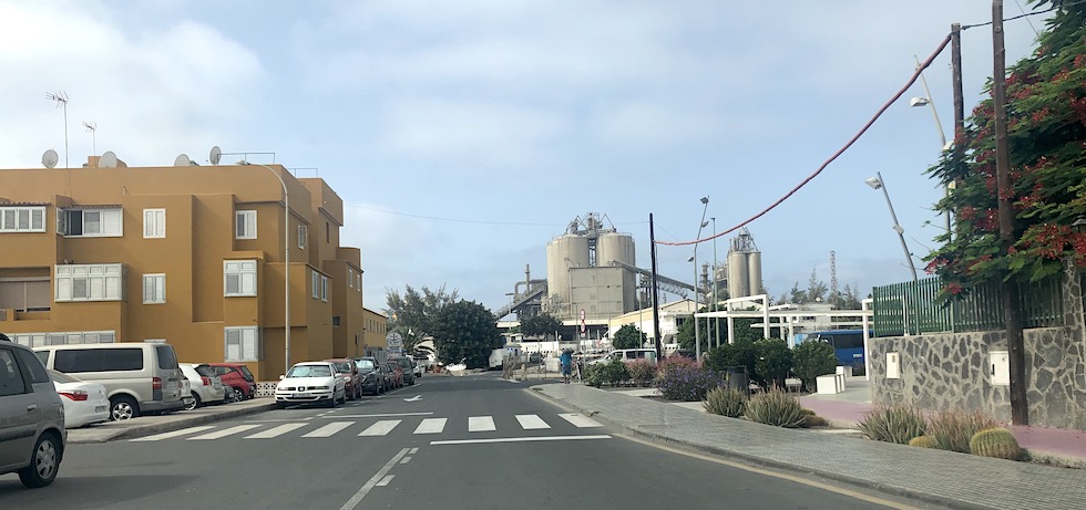 Vista de la cementera desde el barrio de El Pajar | MASPALOMAS AHORA