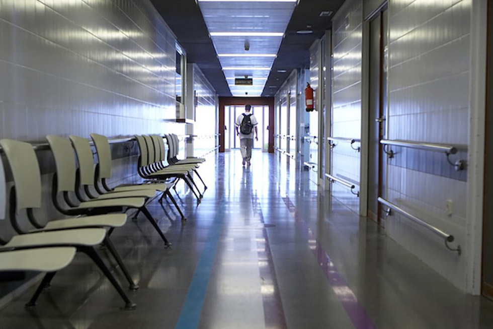 Pasillo de un centro hospitalario. Imagen de archivo