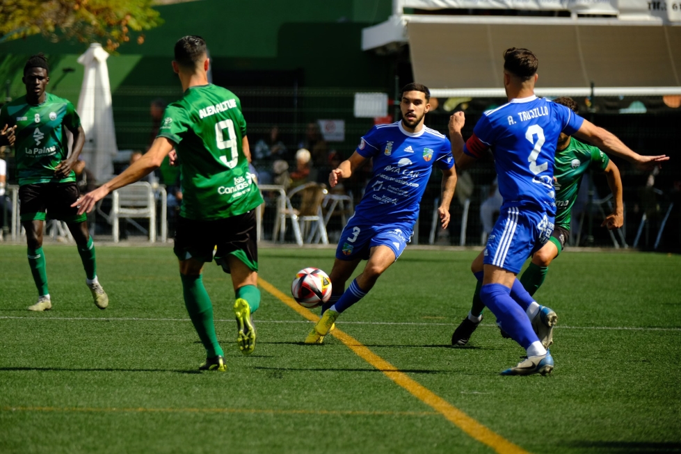 Instantánea del encuentro entre el Atlético Paso y la UD San Fernando