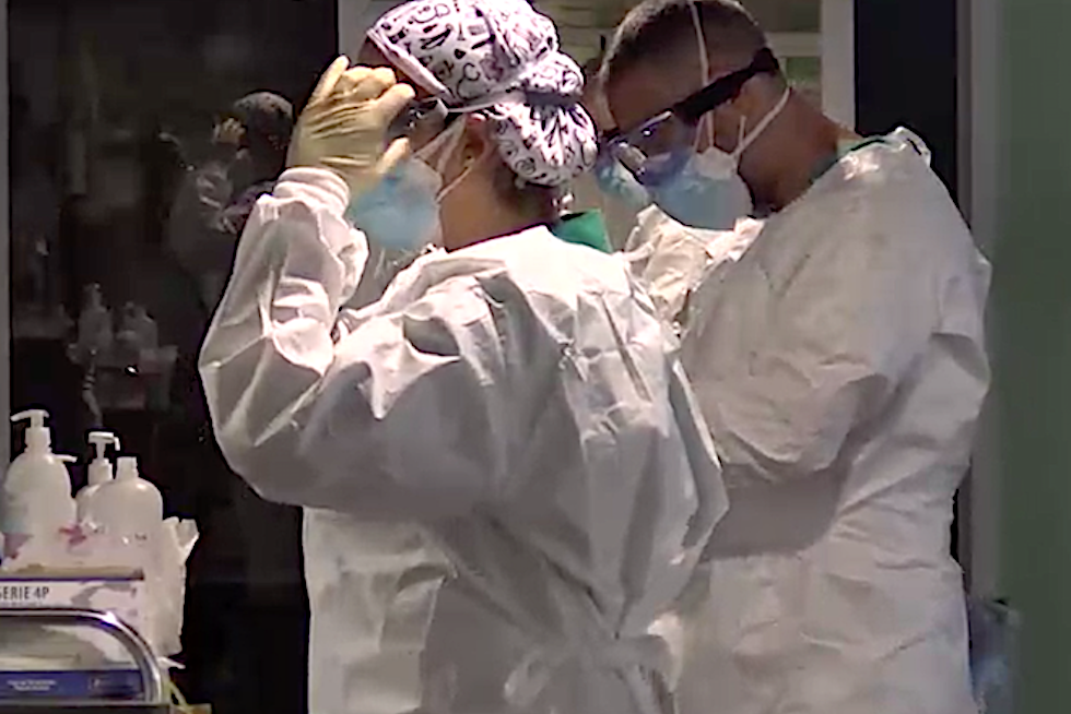 Estado de alarma, sanitarios con los EPI. Imagen de archivo