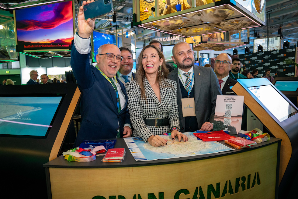 Selfie entre diversas autoridades políticas.