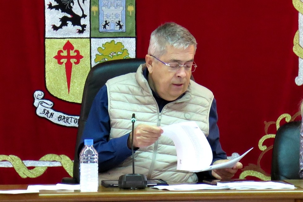 El alcalde Marco Aurelio Pérez en la sesión plenaria del 27 de marzo