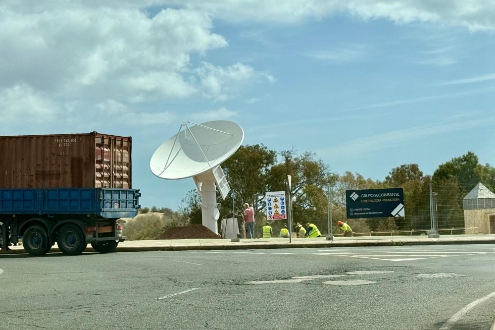 Monumento de la antena de control espacial