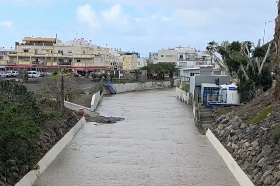 Barrando de playa de Mog&aacute;n