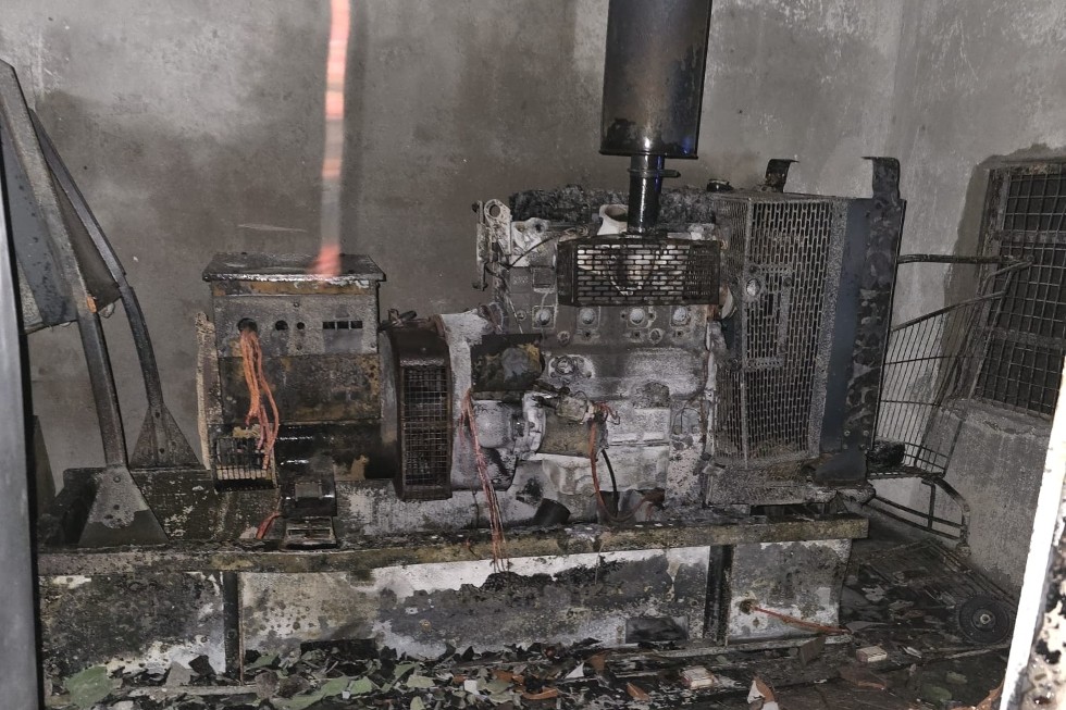 Un incendio en un cuarto eléctrico provoca daños materiales en unos apartamentos de Playa del Inglés