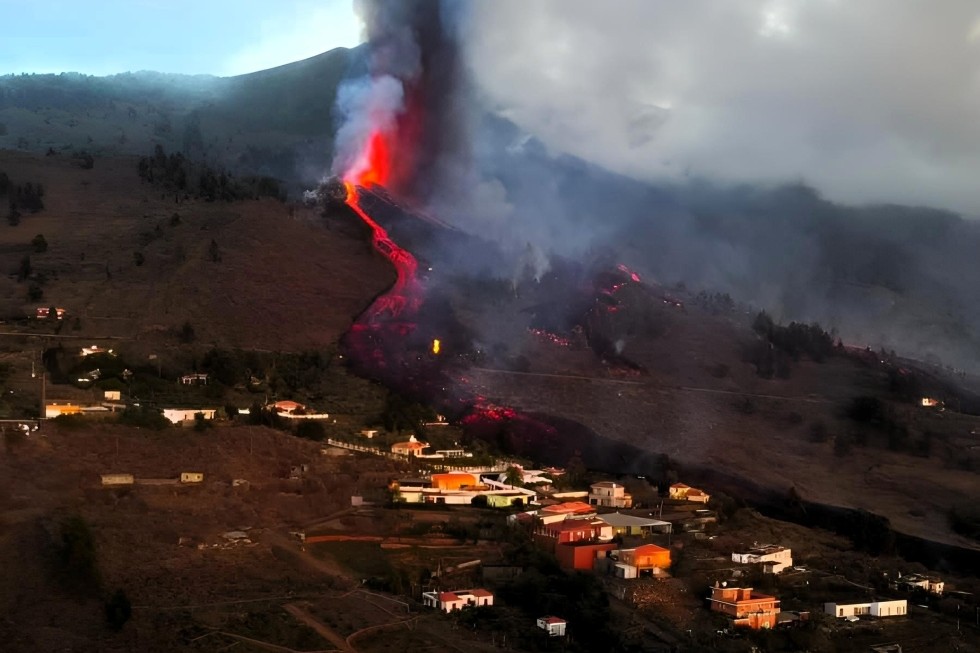 Inicio de la erupci&oacute;n junto a El Para&iacute;so