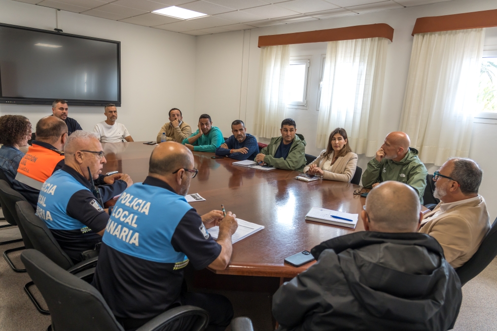 Santa Lucía de Tirajana suspende servicios y cierra espacios públicos por el temporal