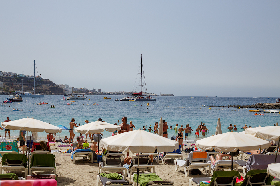 Turistas en las playas del sur Gran Canaria