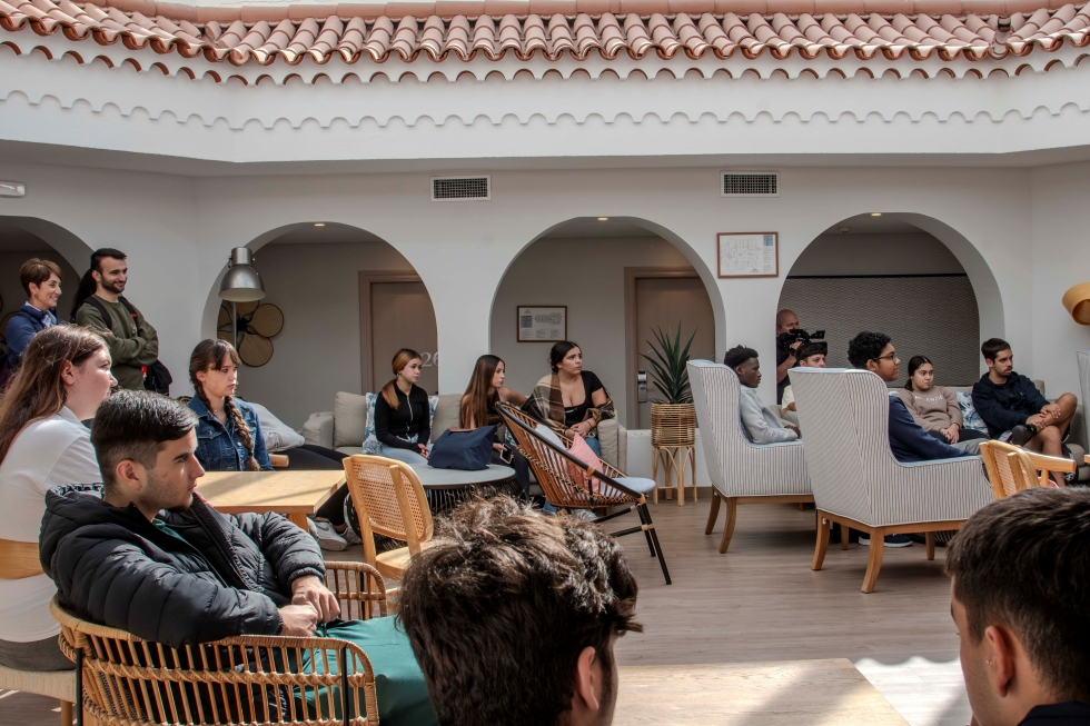 Una jornada en Mogán acerca al alumnado al mercado laboral turístico