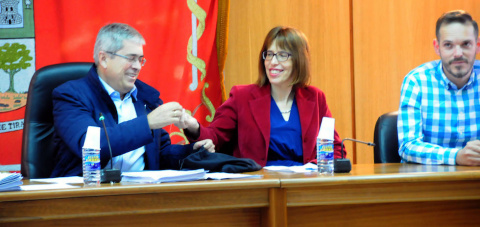 El alcalde. durante el sorteo y lectura de las 65 mesas electorales del municipio