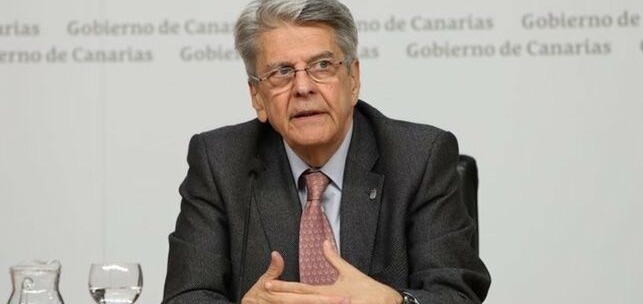 El portavoz del Gobierno de Canarias y consejero de Sanidad, Julio Pérez.