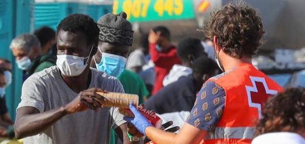 Inmigrantes en el puerto de Arguineguín 2020. EFE