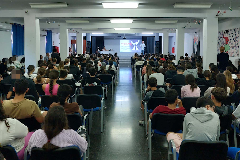 Charla de prevención del suicidio en el IES Arguieneguín