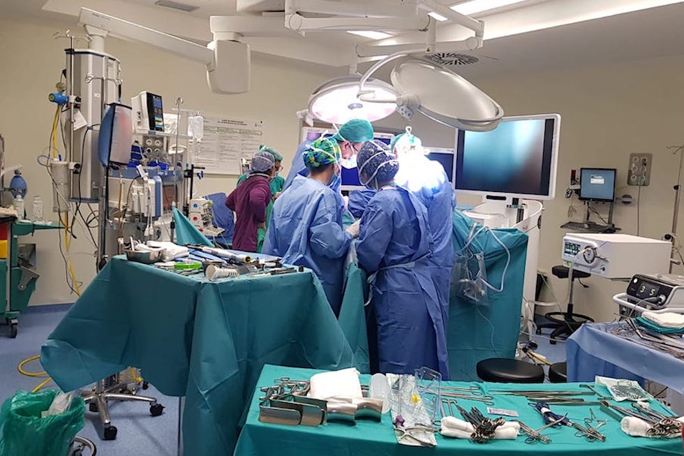 Intervención en el quirófano del hospital