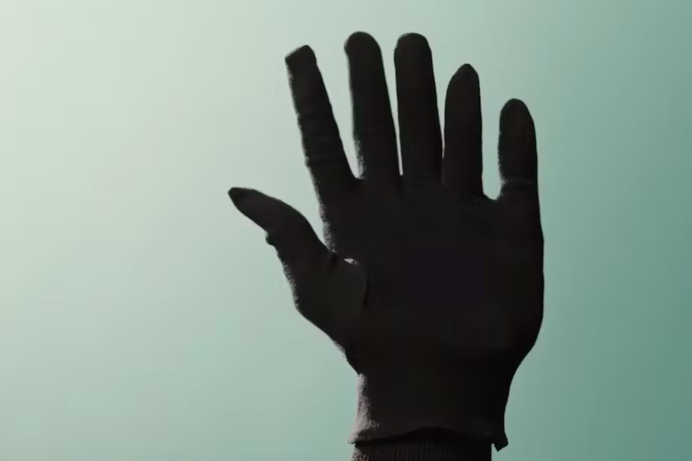 No es un deepfake, sino una mano con un sexto dedo robótico. Yoichi Miyawaki Laboratory, Fourni par l'auteur