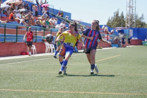 Lance del partido entre el Juan Grande y el FC Barcelona B